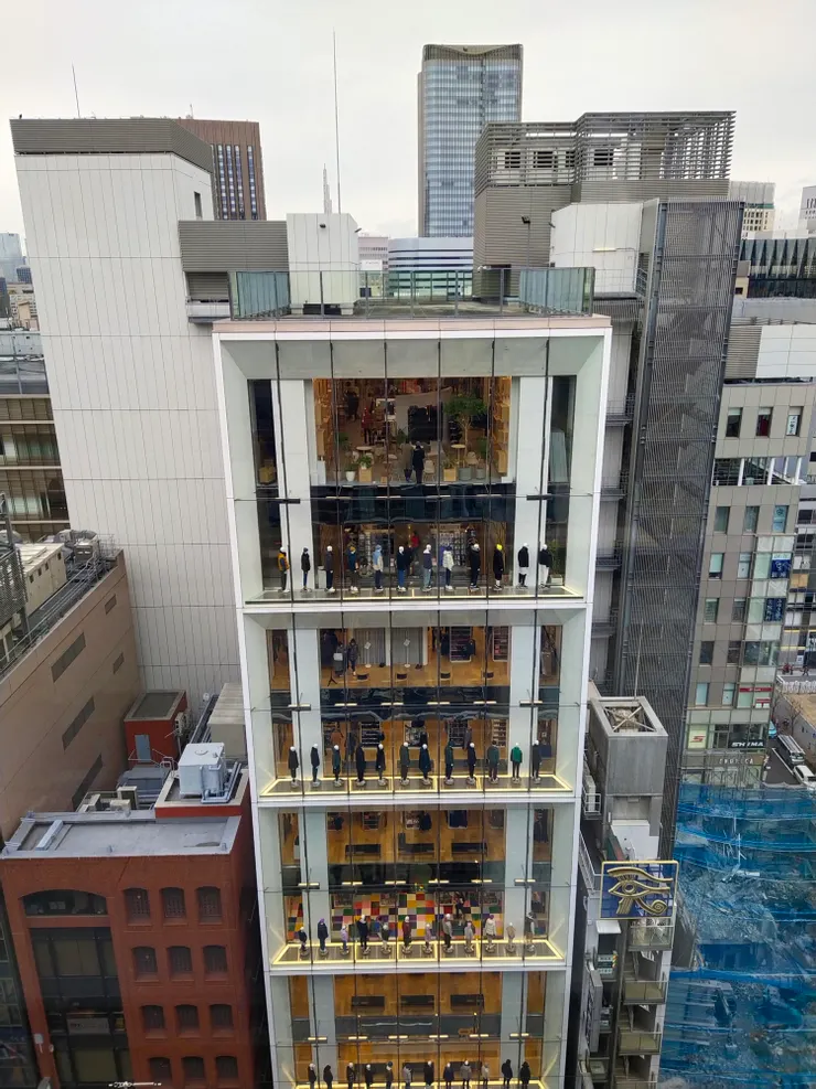 可看到對面優衣庫整棟大樓