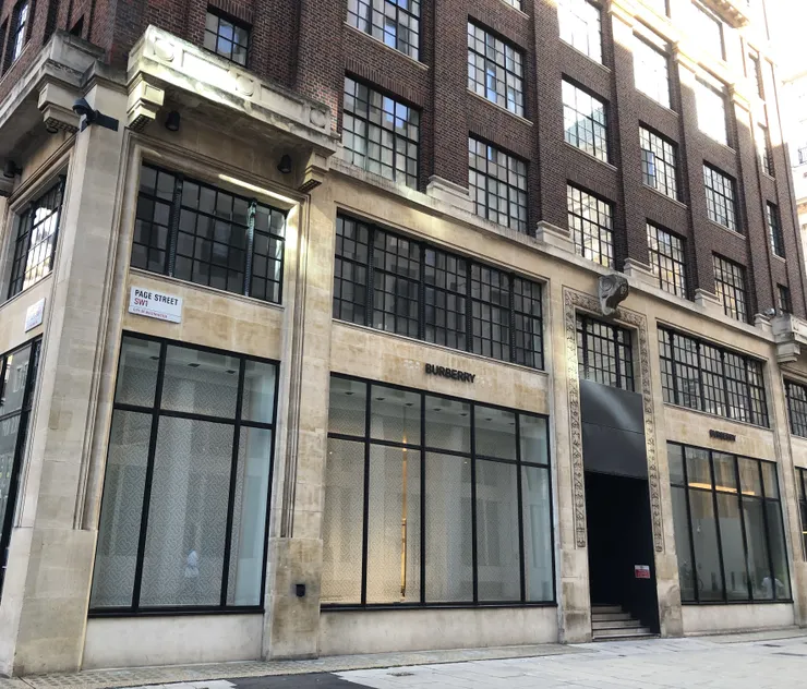 圖片拍攝於英國倫敦Burberry總部