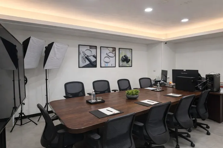 圖：典範徵信有限公司會議室環境一隅，採用簡潔專業的空間設計。（圖片／典範徵信有限公司提供）