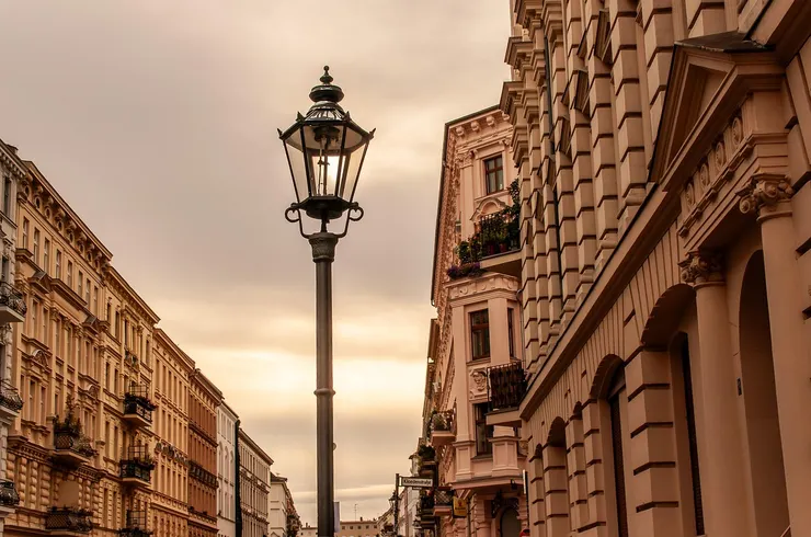 就像燈塔照亮前方的路