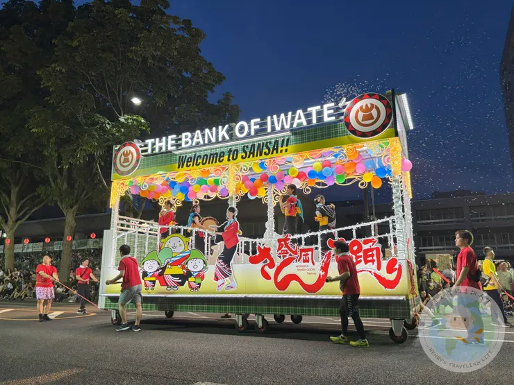 花車甚至是人力拉動的