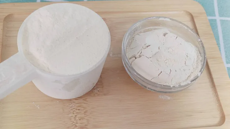 左:樂維根 ; 右:他牌