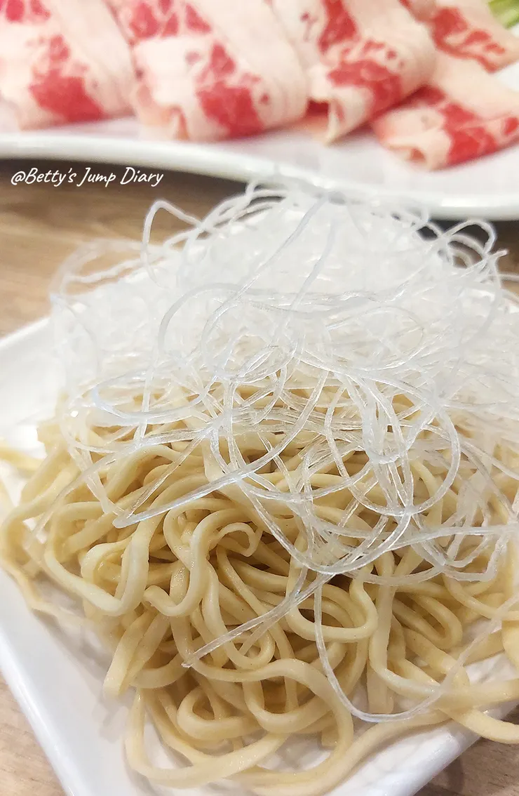 ▲「八方悅」精緻鍋物，自助吧吃到飽！鶯歌老街/圖片來源：Betty's Jump Diary