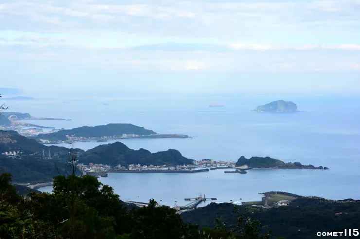 遠處的深澳灣與基隆嶼也是經典風景