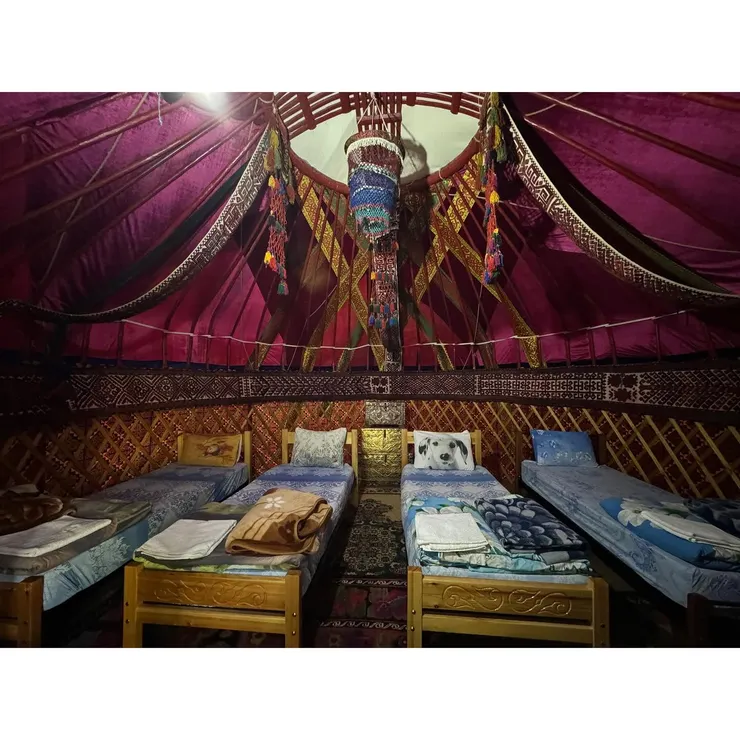 我們指定住在氈房