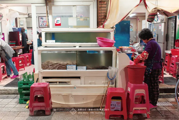 扎嘎其漁獲市場街邊店家