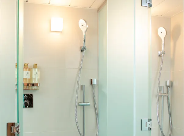 總共有6間淋浴間。圖取自官網。