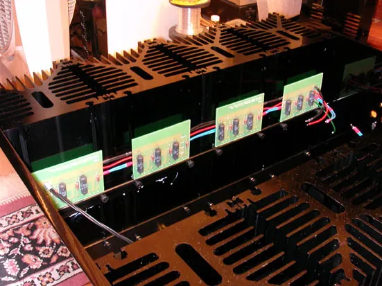 安裝完成的輸出 PCB