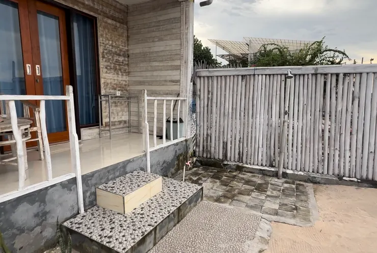 房間外設有沖洗區