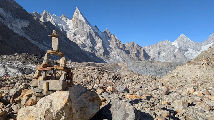 萊拉峰頂尖細如針（隊友的美拍）
