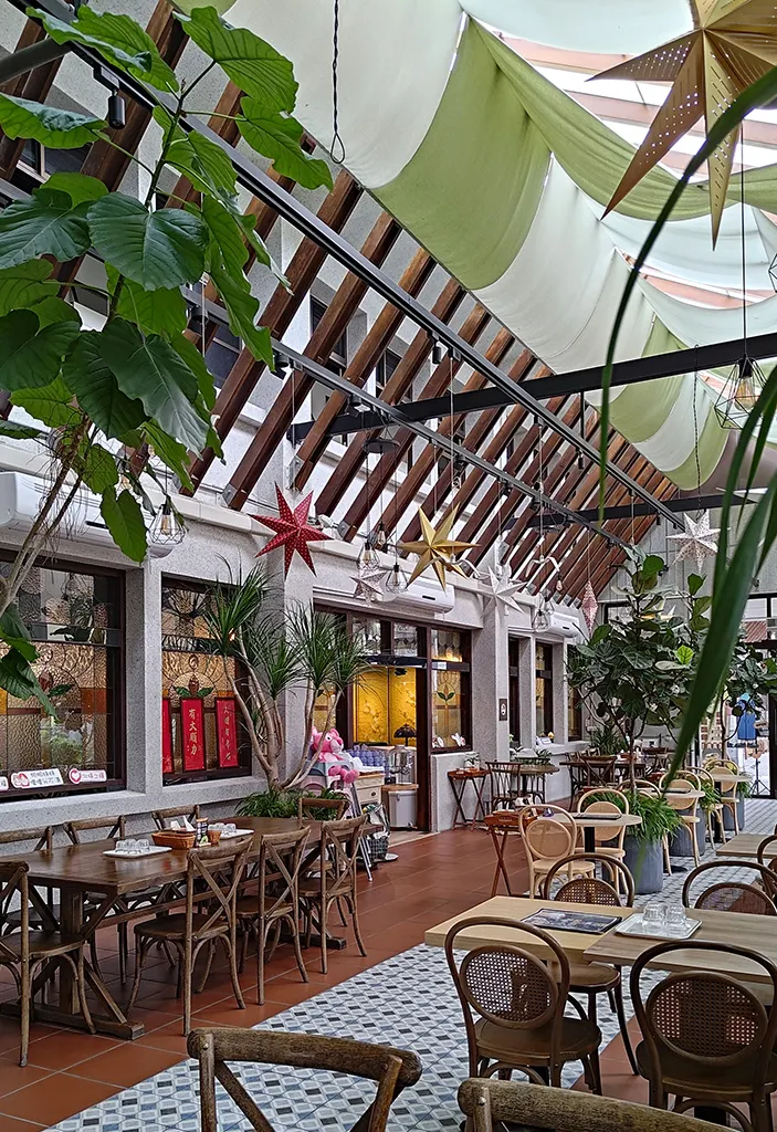 玻璃屋為主建築的向外延伸