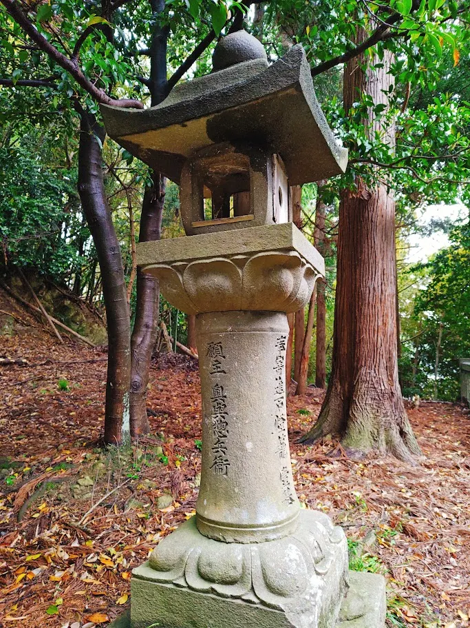 伊根八坂神社 石燈籠