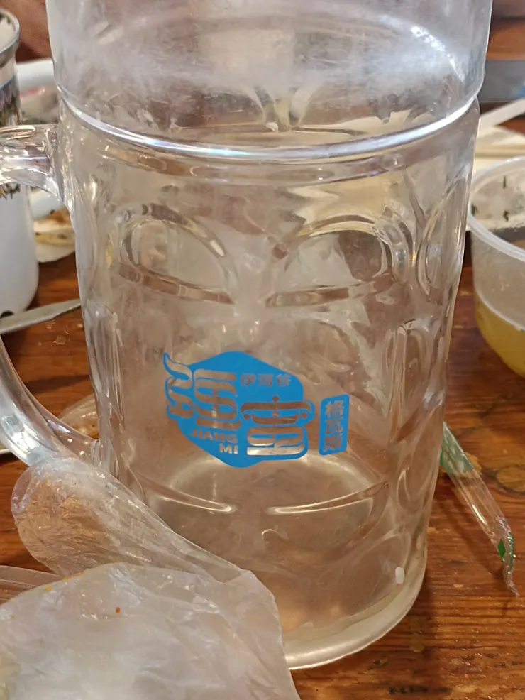 格瓦斯，是從俄羅斯流傳過來的傳統發酵飲料，挺好喝