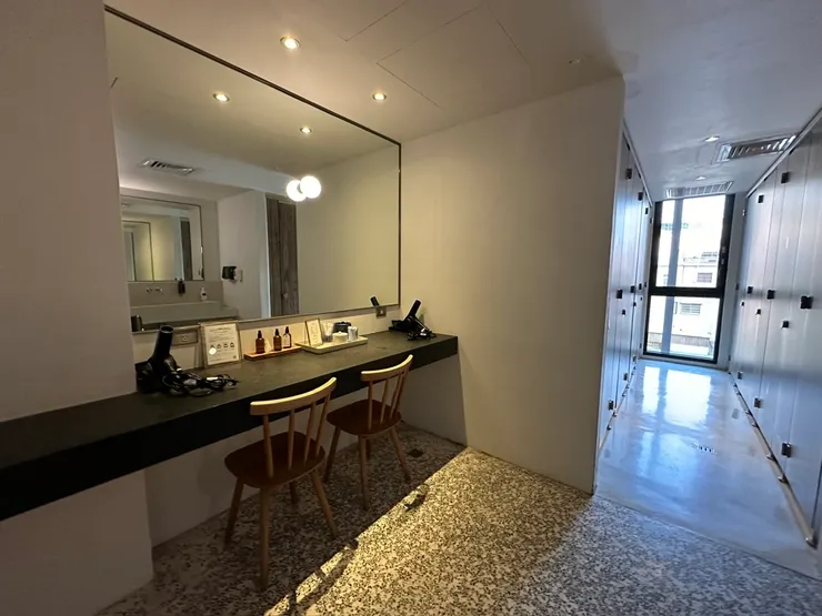 這排是共用浴室與吹整區