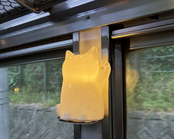 車廂內的燈也是貓咪！（自行拍攝）