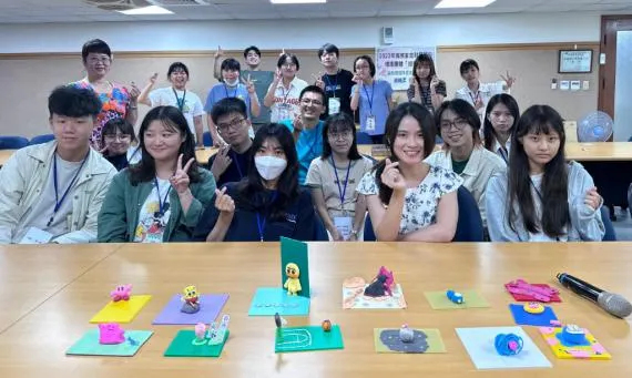 曉柔心理師協助北高雄家扶中心帶領青年職涯成長團體合照