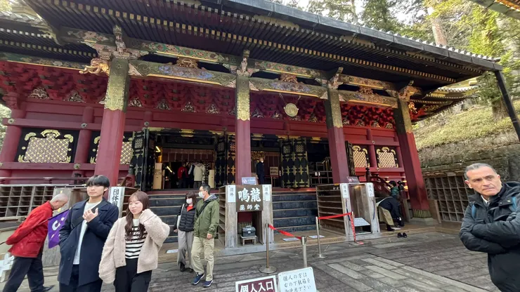 會有導覽人員,示範拍手最佳位置。