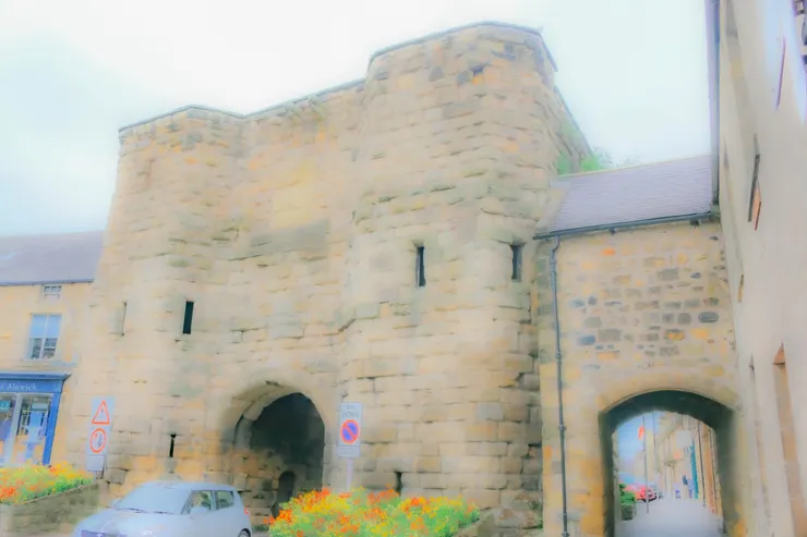 阿尼克城鎮中的城門一景