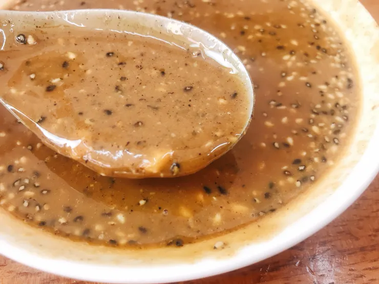 輕輕攪拌麻醬香氣四溢