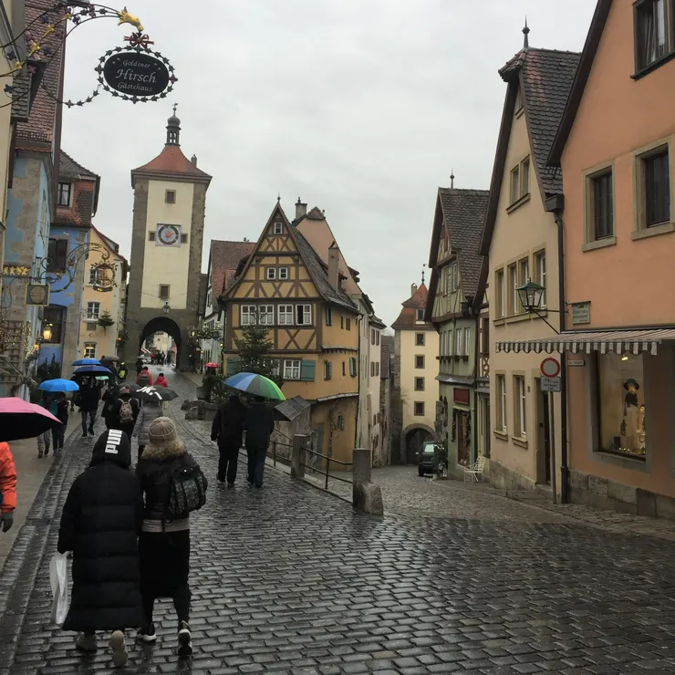 普連萊小廣場的街景堪稱羅騰堡，甚至是德國的招牌景色