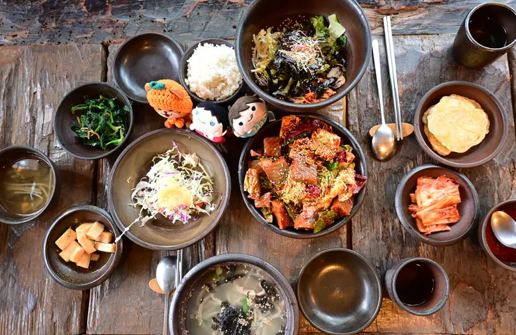 除了海鮮，也有濟州傳統茶館令人驚豔的素食料理