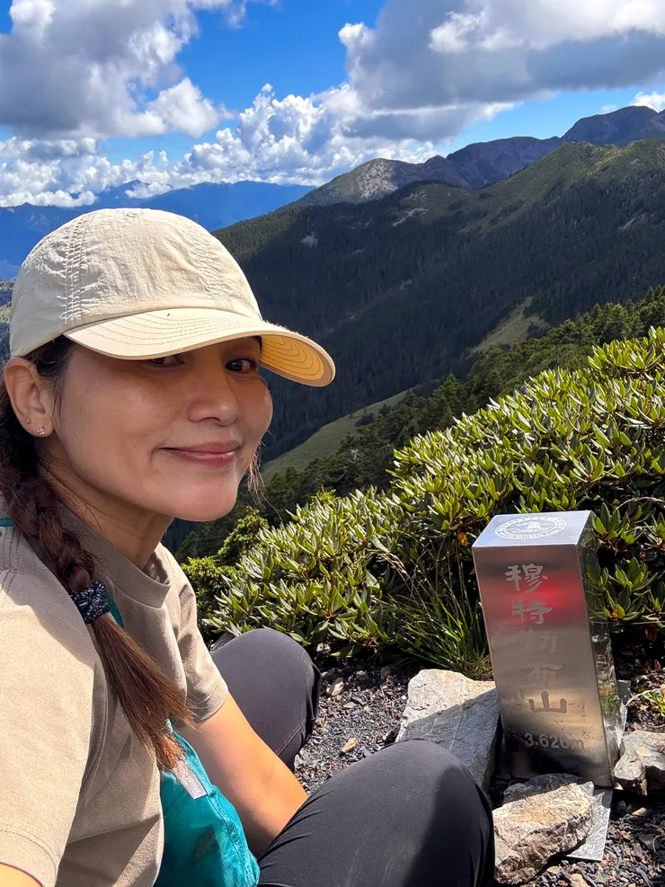 擔心阿鵝的狀況，匆匆拍了照便下山