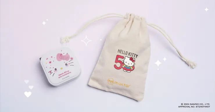 圖說：活動期間內購買Hello Kitty 50週年紀念款快充，加碼送萬國轉接組及超萌Hello Kitty收納袋。（資料來源：Maktar）