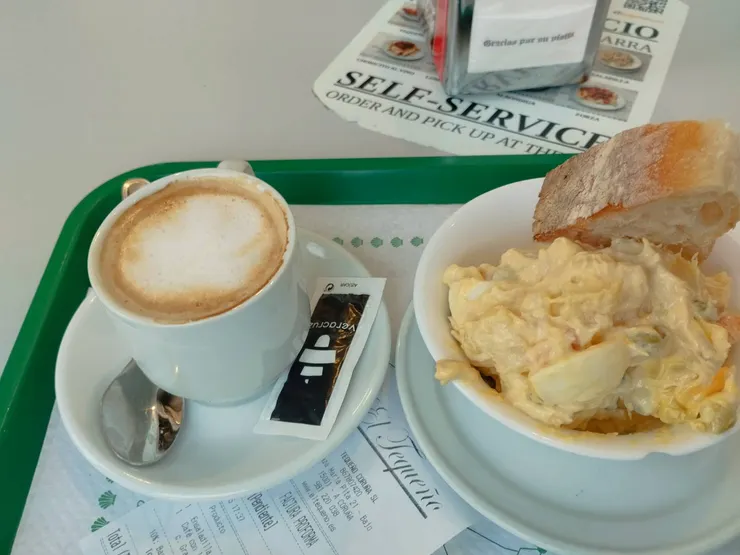 El Tequeño俄羅斯沙拉與拿鐵