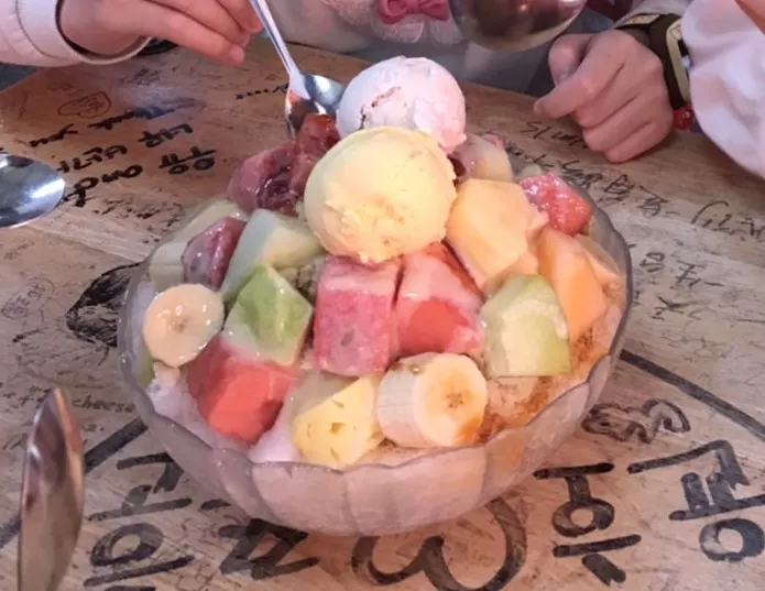 海之冰，這是2份的份量，已經夠全家吃得滿足