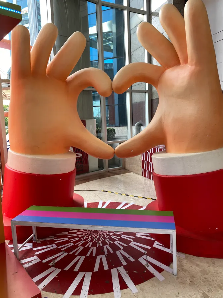 這個賣場給大家拍照的背景也太可愛了