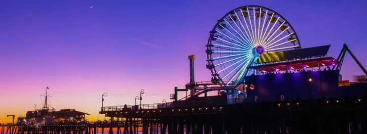 聖塔莫尼卡海灘&碼頭(Santa Monica Beach & Pier)夜晚擁有不同魅力的美。
