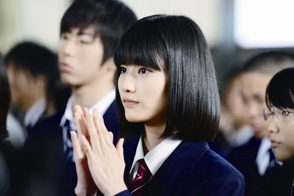 東原霞／橋本愛 飾演