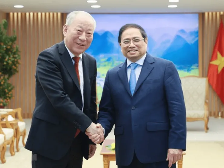 越南總理范明進與中國太平洋建設集團創始人嚴介和在首都河內市,商討越南基礎建設發展