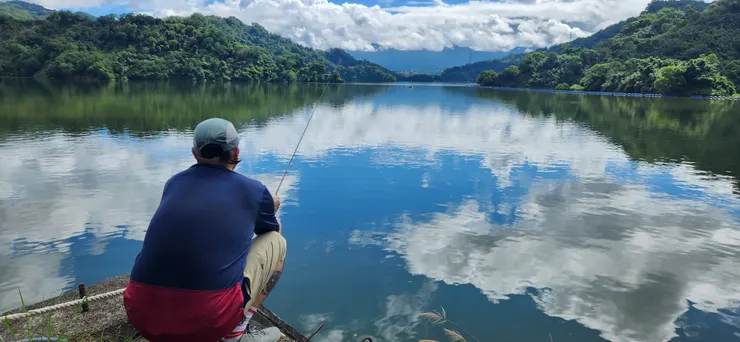 Tenkara，台灣叫天唐釣。只要一竿、一線、一毛鉤就能釣。比起路亞釣法，似乎更適合我無為的個性。