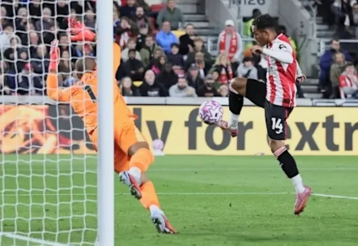 法比奥卡華路送球入空門助賓福特追和2:2