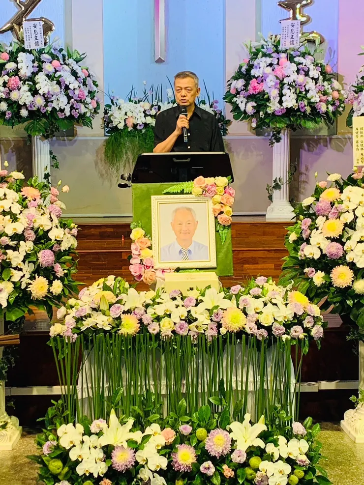 【同事好友追思：JB致詞，朗讀為他寫的詩。】