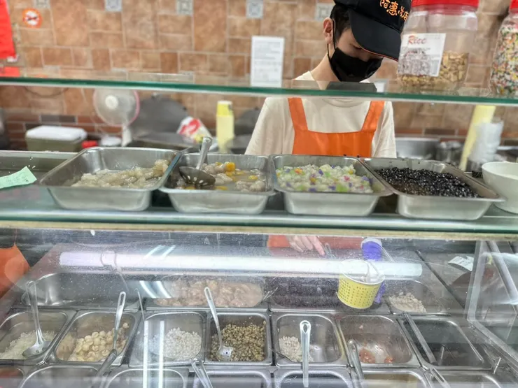 古早味配料超多種，一樣都5元，部分配料10元。