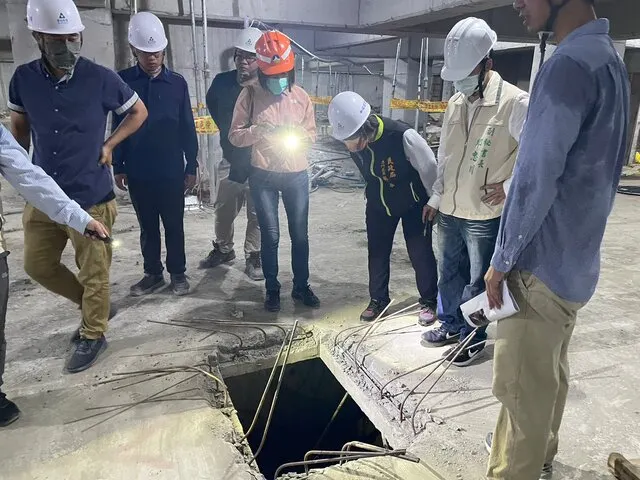 台南市政府為杜絕登革熱蔓延，跨局處聯合稽查建築工地。圖／台南工務局提供

