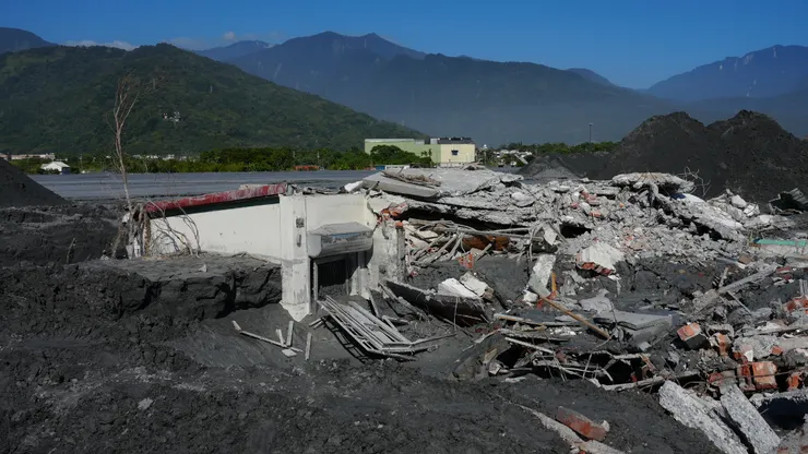 佛祖街旁的一棟民宅