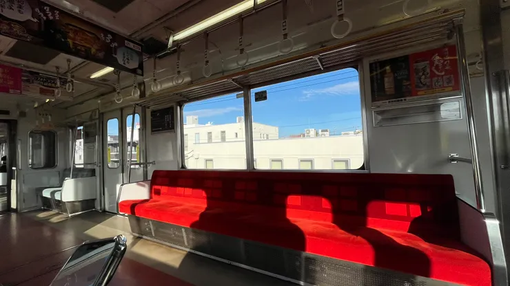 平日搭車，地鐵人沒有太多。