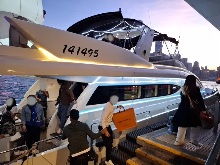 夜遊維多利亞港遊艇