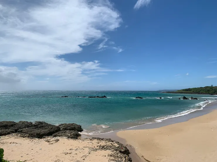 今日海水的藍很美。