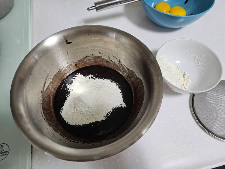 麵粉要分二次篩入