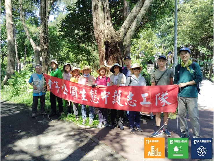 大夥兒開工前的合照