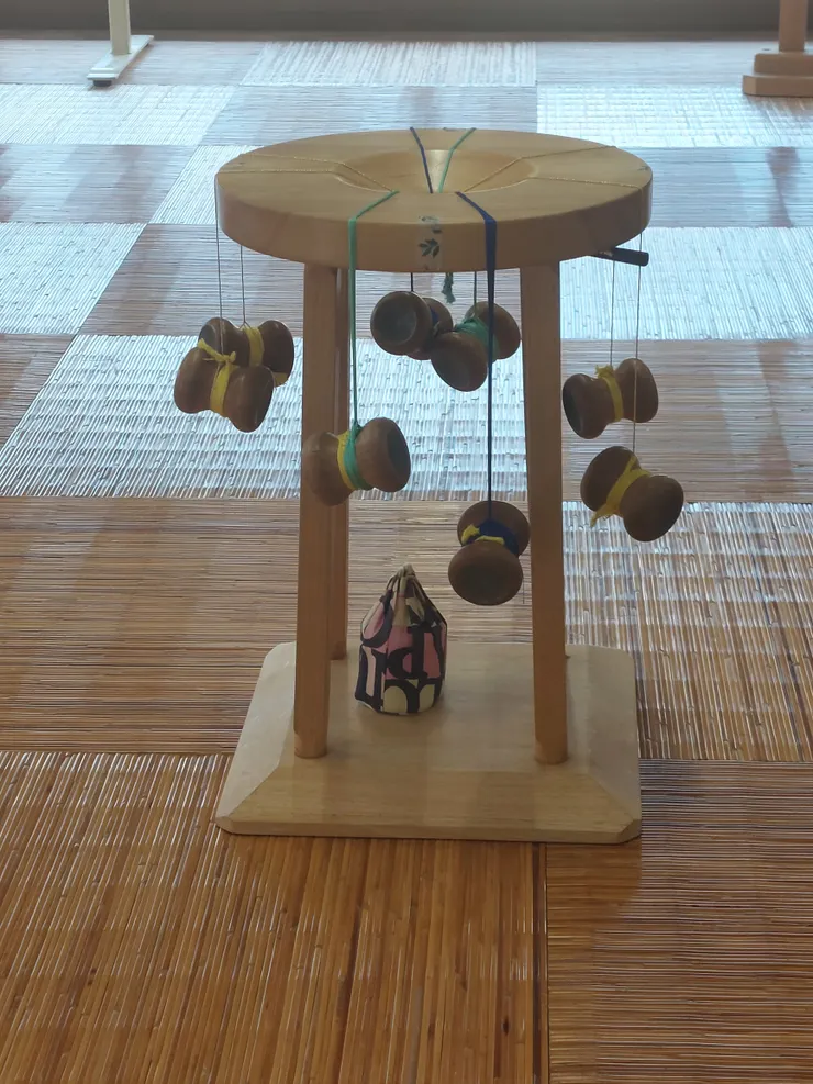 這個是日本傳統的編織藝術──組紐，是來自日本的忍者發源地──伊賀，在電影<<你的名字>>也有出現過，有關於伊賀的介紹也盡請期待(完蛋，又不小心立flag了，我會加油的！)