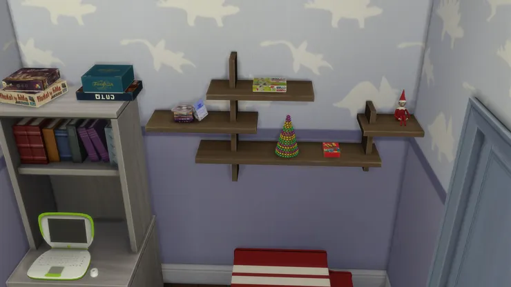 這邊的架子本來讓他長大後用來放書,現在暫時放了玩具和飾物。