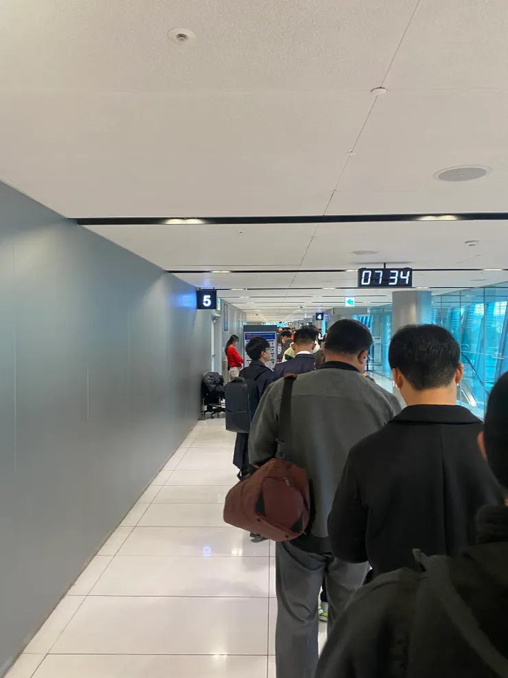 7:35準時登機，當天航班幾乎滿艙，登機效率也不錯，7:55登機完就準時出發了