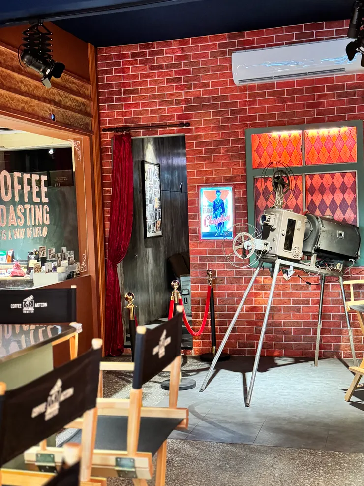 老闆也從事影視媒體業，從裝潢風格就能濃濃感受到