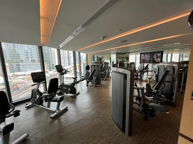 健身房 - 飛輪、重量訓練器材