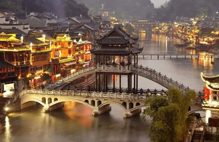 鳳凰古鎮 ©irakite/Shutterstock.com